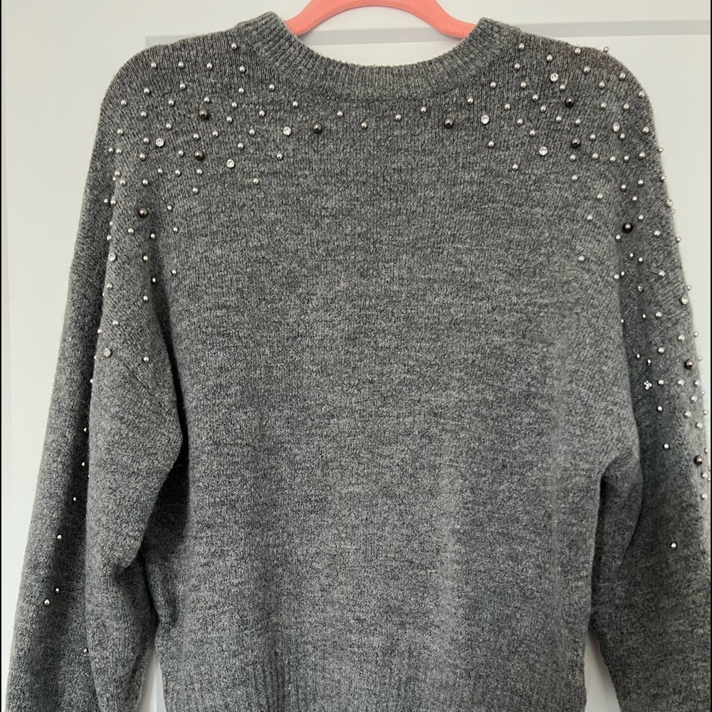 Sweater H&M with pearls and stones decorations